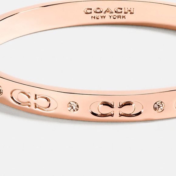 💖NWT COACH SIGNATURE HINGED BANGLE IN ROSE GOLD PLATING - Picture 5 of 13